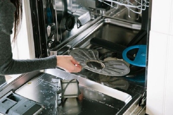  نحوه تمیز کردن ماشین ظرفشویی