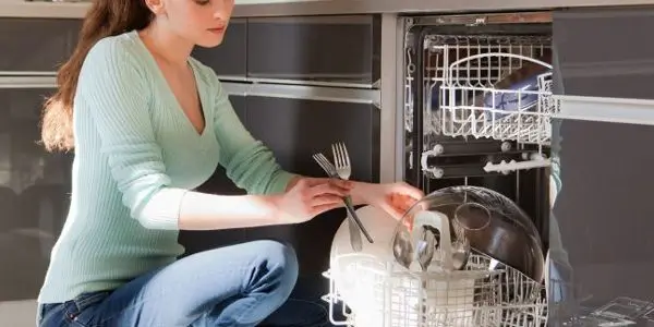 Dishwasher-cleaning 5 راهکار تمیز کردن ماشین ظرفشویی